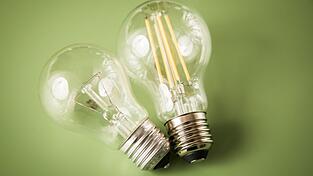 LED-Leuchten verbrauchen bis zu 90 Prozent weniger Strom als Glüh- und Halogenlampen.