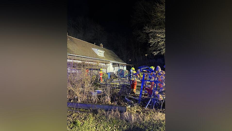 In diesem Geb&auml;ude in Sandelzhausen ist in der K&uuml;che ein Brand ausgebrochen. &Uuml;ber die Ursache r&auml;tseln die Einsatzkr&auml;fte noch.