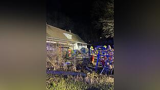 In diesem Geb&auml;ude in Sandelzhausen ist in der K&uuml;che ein Brand ausgebrochen. &Uuml;ber die Ursache r&auml;tseln die Einsatzkr&auml;fte noch.