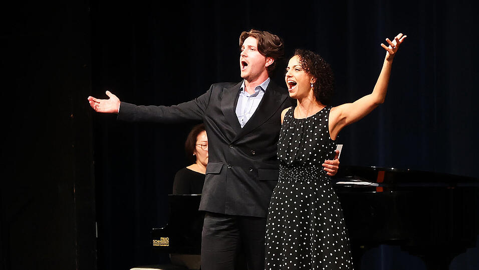Viel Beifall gab es für die musikalischen Darbietungen von Kyung A Jung, William Diggle und Natasha Sallès (von links)