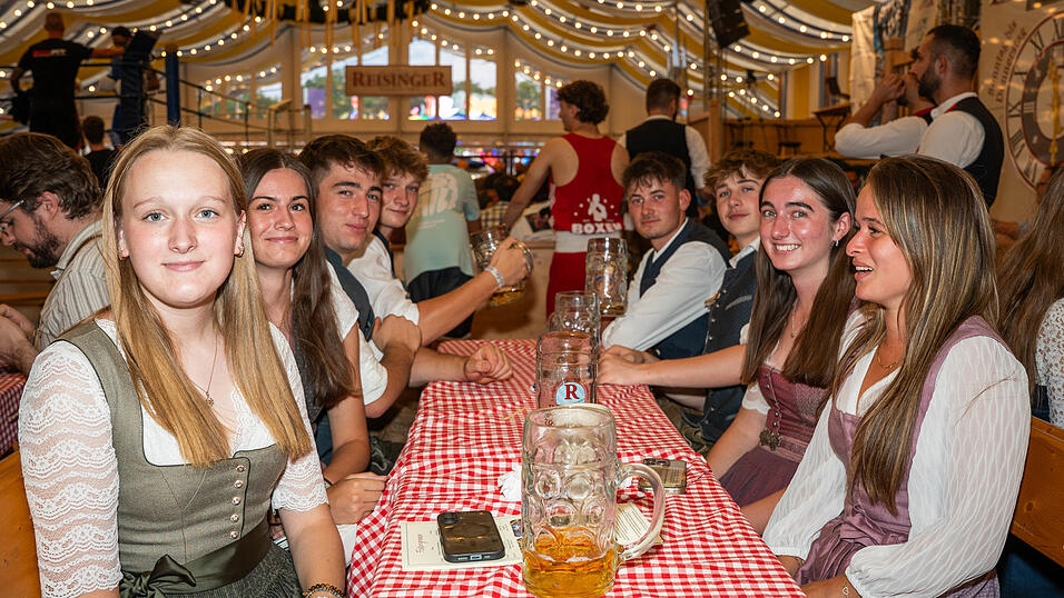Die Partybilder vom Sonntag, 16. August, aus dem Festzelt Reisinger. Die Partybilder vom Sonntag, 16. August, aus dem Festzelt Reisinger.