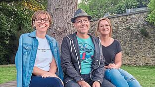Martina Peugler, Stephan Rötzer und Daniela Danzer (von links) sind: Magd Zangl, Büttl und Frau Müller.