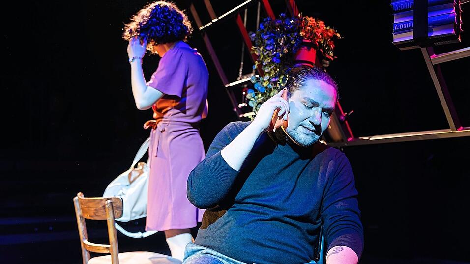 Fabiana Locke und Alejandor Fernandez auf der B&uuml;hne.