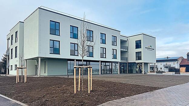 Mit einem Festakt ist das neue Seniorenheim Sankt Josef eingeweiht worden. Ab kommender Woche ziehen dort die Bewohner ein.