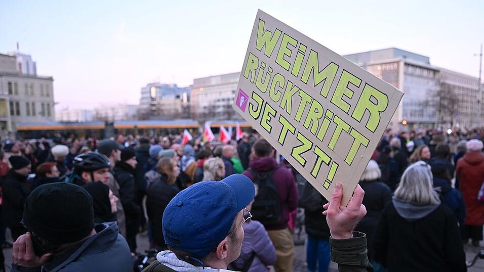 In Leipzig forderten Demonstranten Weimers R&uuml;cktritt.