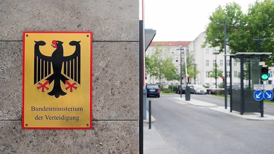 Die Bundeswehr schickt drei Soldaten nach Israel - sie sollen sich an der Überwachung der Gaza-Waffenruhe beteiligen. (Archivbild)