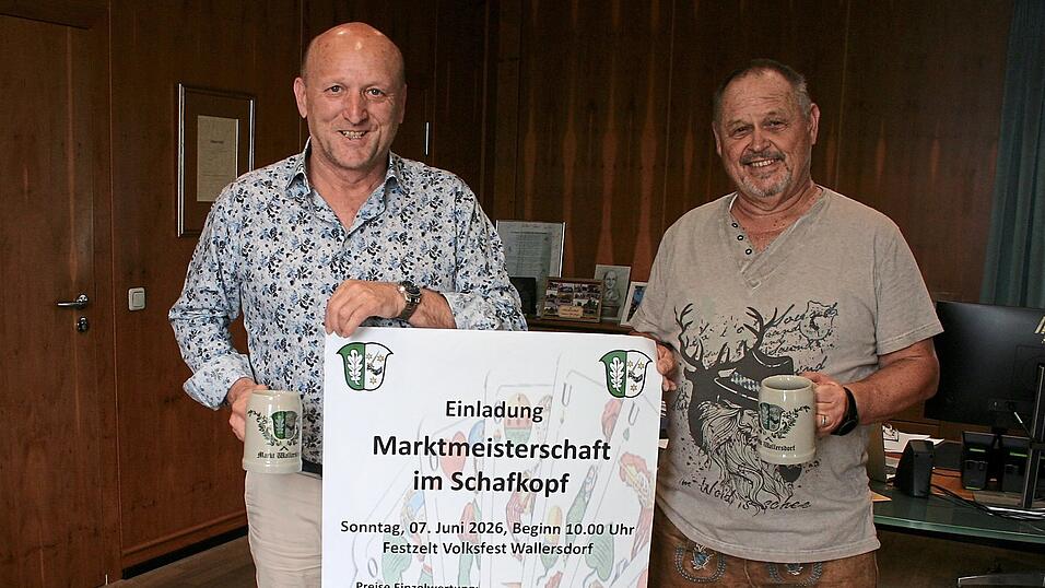 Marktrat und SPD-Ortsvorsitzender Georg Wintersperger sowie B&uuml;rgermeister Franz Aster stellten das Plakat vor.