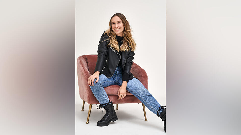 Katharina Wohlrab geht für Berlin ins Rennen. Die 25-Jährige ist in der Vergangenheit Opfer einer Vergewaltigung geworden. Sie betreibt einen Podcast zum Thema Traumabewältigung, der ihr auch selbst geholfen hat, das Erlebte zu verarbeiten. Katharina Wohlrab geht für Berlin ins Rennen. Die 25-Jährige ist in der Vergangenheit Opfer einer Vergewaltigung geworden. Sie betreibt einen Podcast zum Thema Traumabewältigung, der ihr auch selbst geholfen hat, das Erlebte zu verarbeiten.