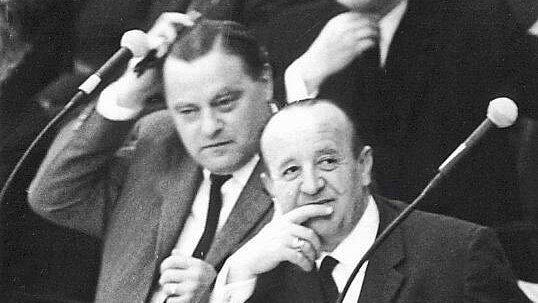 Atomminister Franz Josef Strau&szlig; (l.) und Bundesinnenminister Hermann H&ouml;cherl (beide CSU)