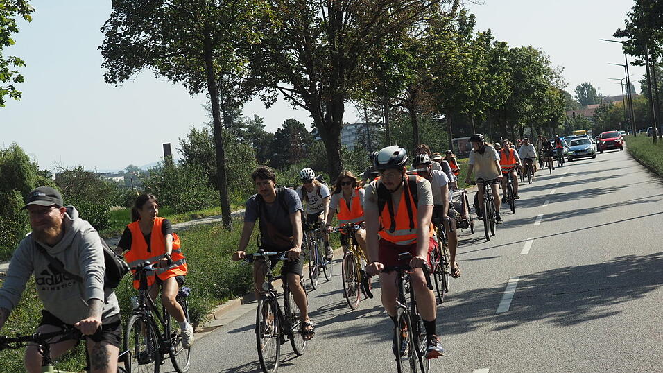 Die Letzte Generation wollte mit Anwohnern und Interessierten ins Gespräch kommen. Die Letzte Generation wollte mit Anwohnern und Interessierten ins Gespräch kommen.