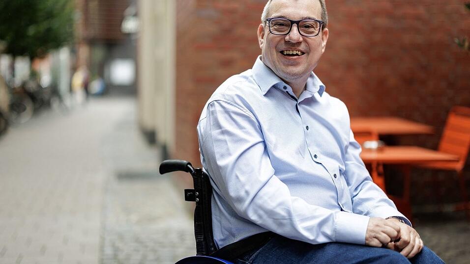Jürgen Linnemann klagt vor dem Arbeitsgericht in Münster auf Zahlung des Mindestlohns für seine Arbeit in einer Werkstatt für Behinderte. Jürgen Linnemann klagt vor dem Arbeitsgericht in Münster auf Zahlung des Mindestlohns für seine Arbeit in einer Werkstatt für Behinderte.
