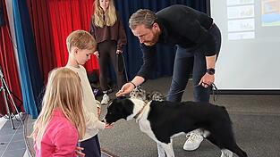 Das richtige Verhalten gegen&uuml;ber Hunden war Thema, dazu geh&ouml;rte auch das richtige F&uuml;ttern.