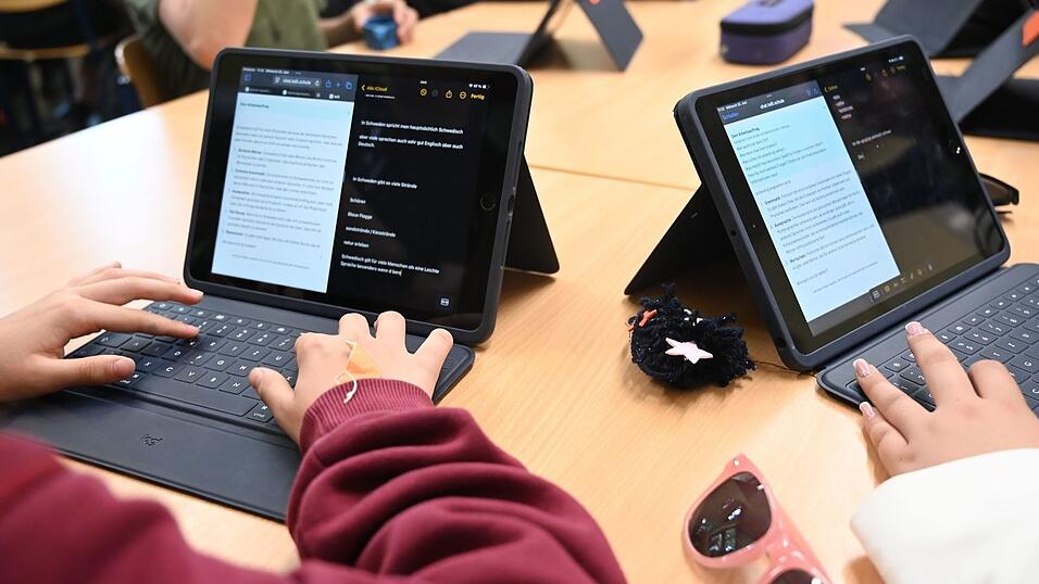In Bremen wird die KI-Software «Telli» bereits in Schulen eingesetzt - der Augsburger Schulpädagoge Zierer h#lt das für falsch. (Symbolbild)