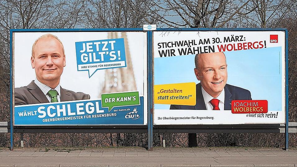 Kommunalwahlkampf 2014, aus dem Joachim Wolbergs in der Stichwahl mit 70 Prozent als klarer Gewinner als Oberbürgermeister hervorging. Im Juni 2016 begann die Staatsanwaltschaft dann mit den Ermittlungen gegen Wolbergs. Jetzt steht auch Schlegl vor Gericht. Kommunalwahlkampf 2014, aus dem Joachim Wolbergs in der Stichwahl mit 70 Prozent als klarer Gewinner als Oberbürgermeister hervorging. Im Juni 2016 begann die Staatsanwaltschaft dann mit den Ermittlungen gegen Wolbergs. Jetzt steht auch Schlegl vor Gericht.
