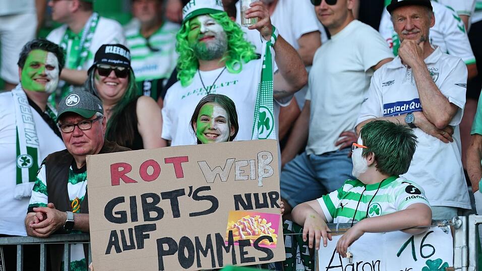 Fürther Fans erlauben sich einen Witz auf Kosten der Gäste. Fürther Fans erlauben sich einen Witz auf Kosten der Gäste.