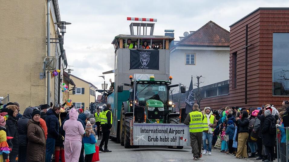 Ausgelassene Stimmung herrschte beim Faschingsumzug in Hofkirchen.