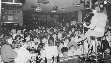 Bis auf den letzten Platz besetzt war der Saal beim Auftritt von Nicki. Bei einem Revival am 8. Oktober soll das Gefühl der legendären Beatpartys in den 1980er Jahren wieder aufleben.