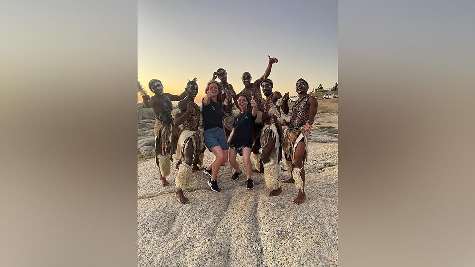 Zum Abschied gab's eine gro&szlig;e Feier mit Zulu-T&auml;nzern.