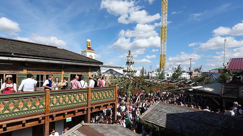 Das Oktoberfest in München begann bei weiß-blauem Himmel. Das Oktoberfest in München begann bei weiß-blauem Himmel.