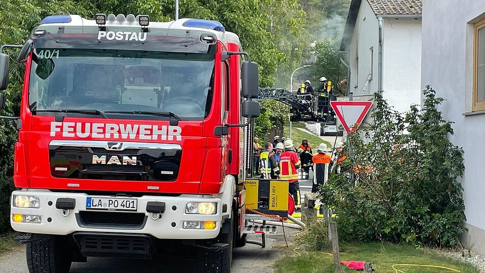 Die Einsatzkr&auml;fte mussten am Donnerstag zu einem Brand in Unholzing ausr&uuml;cken.