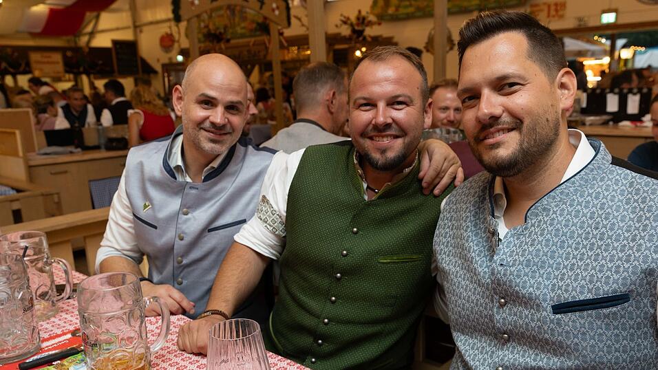 Die Partybilder vom Montag, 10. August, aus dem Festzelt Greindl. Die Partybilder vom Montag, 10. August, aus dem Festzelt Greindl.