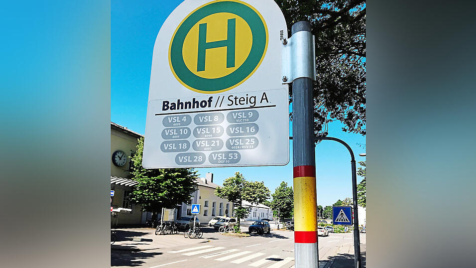 Durch größere Verkehrsverbünde soll verhindert werden, dass man für seine Strecke mehrere Tickets braucht. Durch größere Verkehrsverbünde soll verhindert werden, dass man für seine Strecke mehrere Tickets braucht.