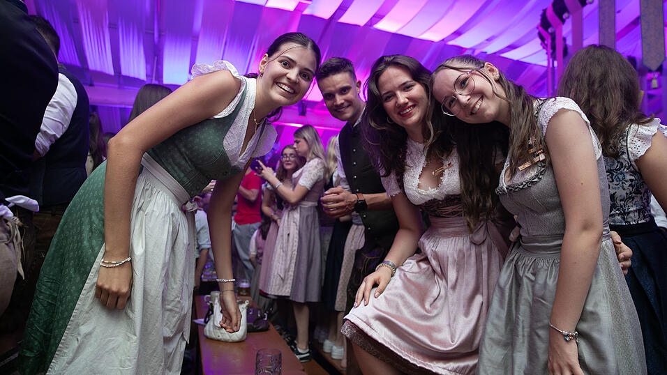 Die Partybilder vom Dienstag, 12. August, aus dem Festzelt Wenisch. Die Partybilder vom Dienstag, 12. August, aus dem Festzelt Wenisch.