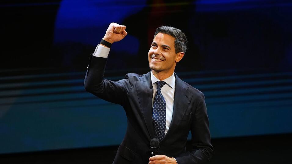 Der Spitzenkandidat der Linksliberalen, Rob Jetten, ist nach ersten Prognosen der Wahlsieger in den Niederlanden.