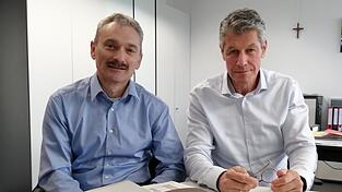 Für Stadtkämmerer Roman Preis (r.), der seit 25 Jahren im Amt ist, und den Leiter der Kämmerei Karl Fitz ist es der erste Haushalt, der nicht ausgeglichen werden kann. Für Stadtkämmerer Roman Preis (r.), der seit 25 Jahren im Amt ist, und den Leiter der Kämmerei Karl Fitz ist es der erste Haushalt, der nicht ausgeglichen werden kann.