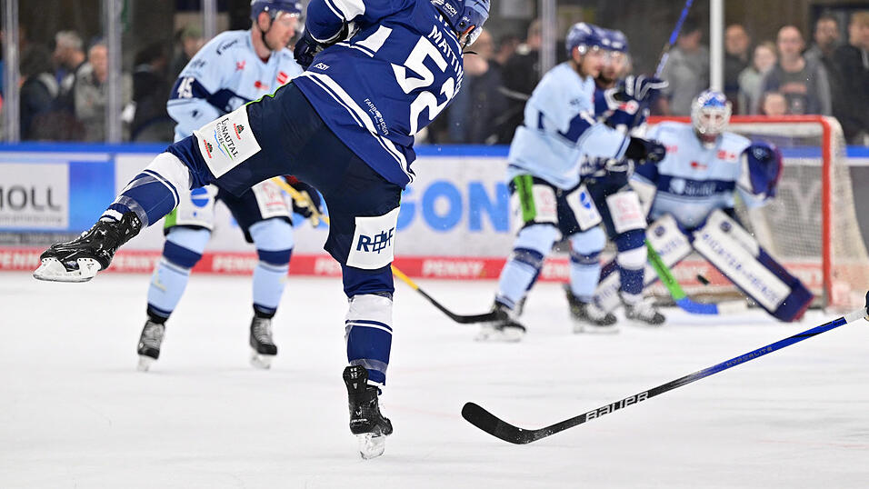 Einstimmung auf die neue Eishockey-Saison: Die Straubing Tigers beim Training.