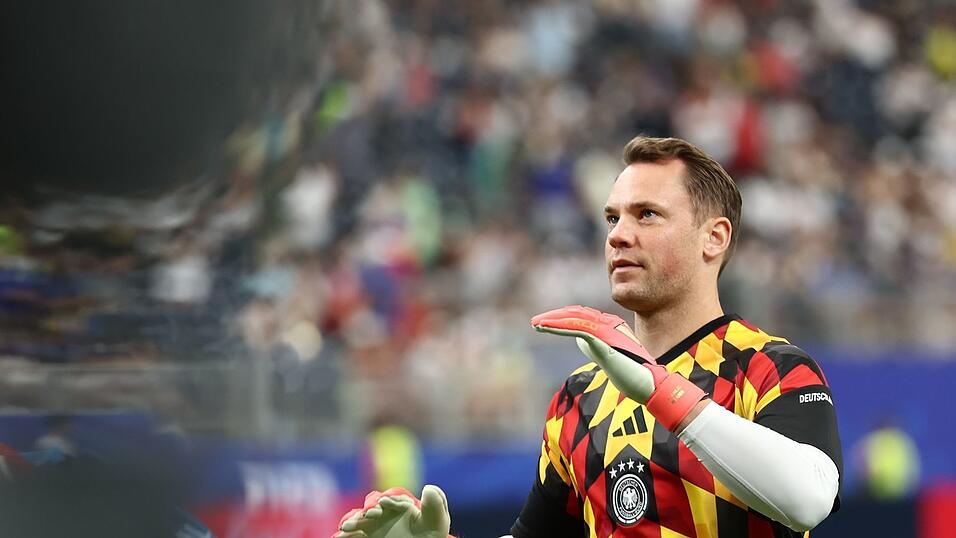 Manuel Neuer schreibt mit seinem Comeback Fußball-Geschichte. Manuel Neuer schreibt mit seinem Comeback Fußball-Geschichte.