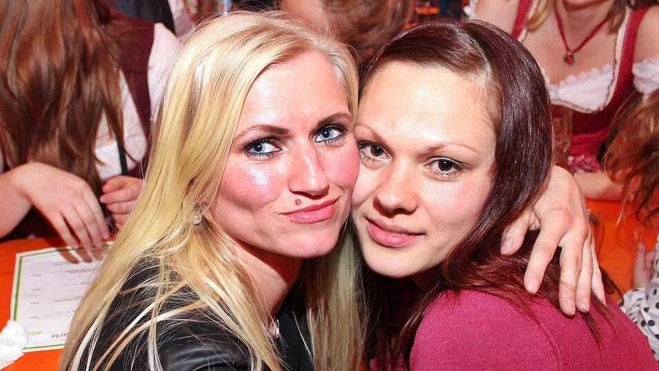 Die Fr&uuml;hjahrsdult 2017 in Landshut neigt sich dem Ende entgegen. Grund genug, noch einmal richtig in den Bierzelten zu feiern - abgerundet vom traditionellen Feuerwerk.