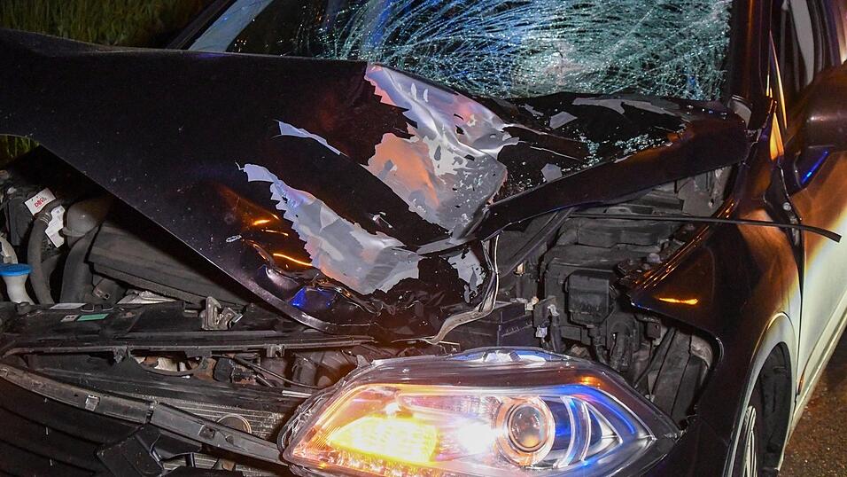 Der Autofahrer erfasste die Fußgängerin aus bislang ungeklärten Gründen. Der Autofahrer erfasste die Fußgängerin aus bislang ungeklärten Gründen.