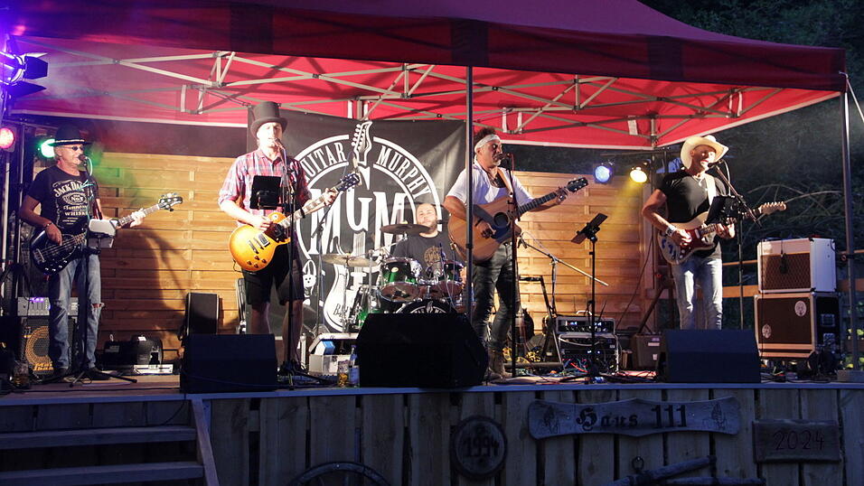Mad Guitar Murphy and the Blind Dogs' rockten 'Hint im Hof'.