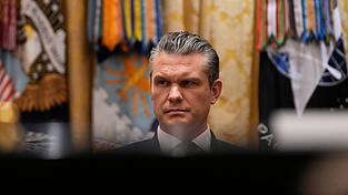 Steht wegen verschiedener Angelegenheiten in der Kritik - Pentagon-Chef Hegseth. (Archivbild) Steht wegen verschiedener Angelegenheiten in der Kritik - Pentagon-Chef Hegseth. (Archivbild)