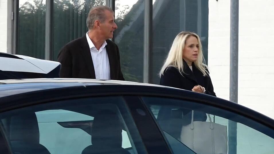 Stephan Hensel (links), Ex-Ehemann von Christina Block, kommt vor dem Gericht in Dänemark an. Stephan Hensel (links), Ex-Ehemann von Christina Block, kommt vor dem Gericht in Dänemark an.