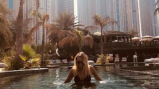 Die freie Zeit für Lena in Dubai ist begrenzt. Doch sie nutzt sie. Die freie Zeit für Lena in Dubai ist begrenzt. Doch sie nutzt sie.