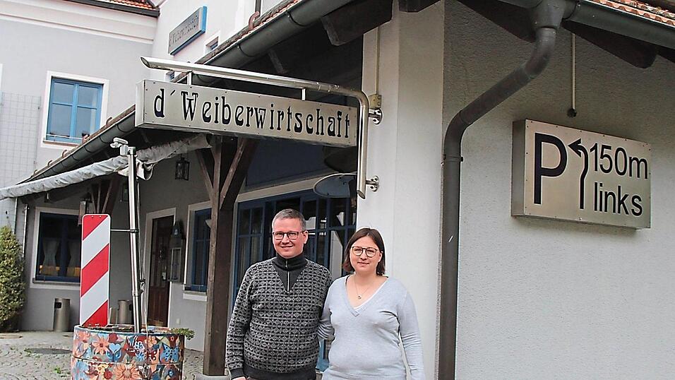 Dr. Julian Stangl und Susi Stangl lassen in das Dorfwirtshaus 'd'Weiberwirtschaft' in Kalsing neues Leben einziehen.