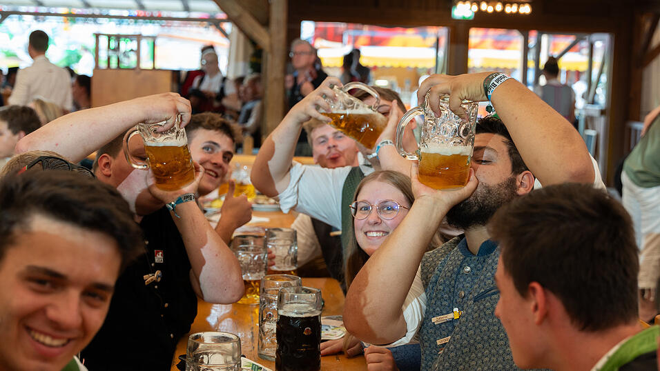 Die Partybilder vom Montag, 21. August 2023, aus dem Festzelt Nothaft. Die Partybilder vom Montag, 21. August 2023, aus dem Festzelt Nothaft.