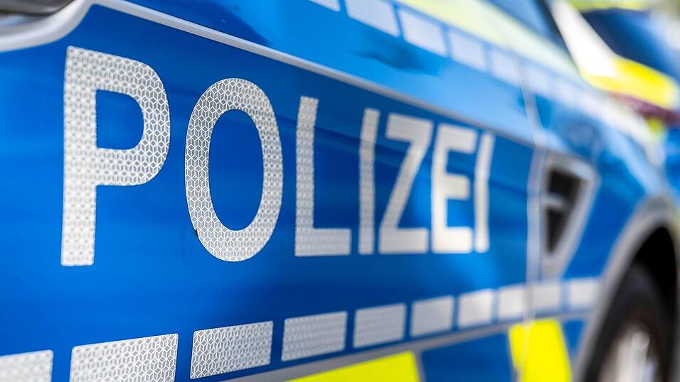 Nach dem Messerangriff sucht die Polizei nach Zeugen. (Symbolbild)