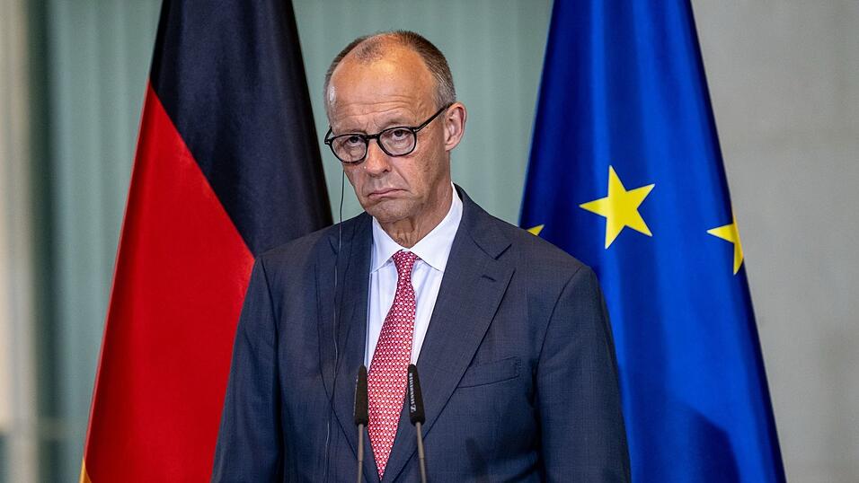 CDU-Chef Merz bindet die Fraktion bei der Spahn-Nachfolge eng ein.