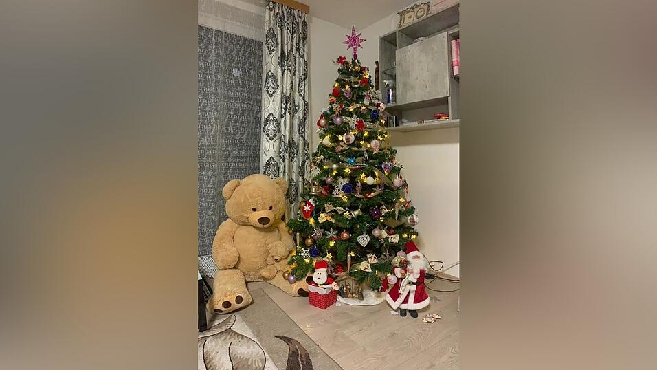 Mit Teddyb&auml;ren und Weihnachtsm&auml;nnern.&nbsp; &nbsp;&nbsp;