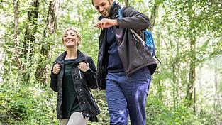 Eine Wanderung l&auml;sst sich besser genie&szlig;en, wenn Kleidung und Gep&auml;ck stimmen.