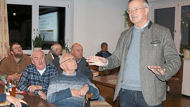 Bürgermeister Markus Ackermann heißt zur Aufklärungsversammlung willkommen und freut sich über den guten Besuch.