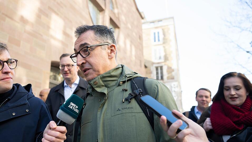 Cem &Ouml;zdemir (Gr&uuml;ne) hat sich zum Ziel gesetzt, weiter voranzukommen.
