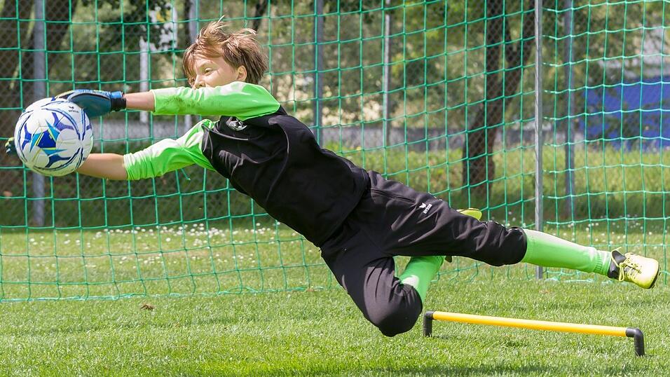 Am Wochenende fand die erste 'Torwartschule Ostbayern' unter der Leitung von Stefan und Michael Riederer statt.