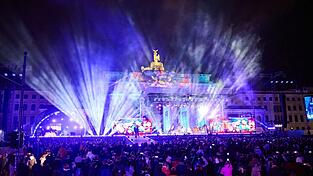 Zur Silvesterparty am Brandenburger Tor kamen jedes Jahr Zehntausende Menschen. (Archivfoto)