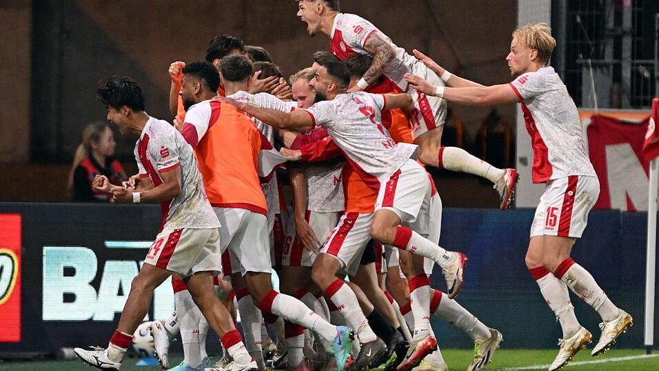Rot-Weiss Essen will auch im Relegationsrückspiel bei der SpVgg Greuther Fürth jubeln. Rot-Weiss Essen will auch im Relegationsrückspiel bei der SpVgg Greuther Fürth jubeln.