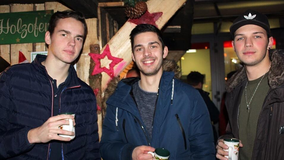 Bei einem schweren Unfall in der Gemeinde Frontenhausen sind zwei Menschen verletzt worden. Bei einem schweren Unfall in der Gemeinde Frontenhausen sind zwei Menschen verletzt worden.