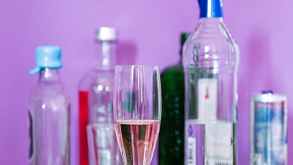 2019 trank jeder Bundesb&uuml;rger ab 15 Jahren im Schnitt 10,2 Liter Reinalkohol.